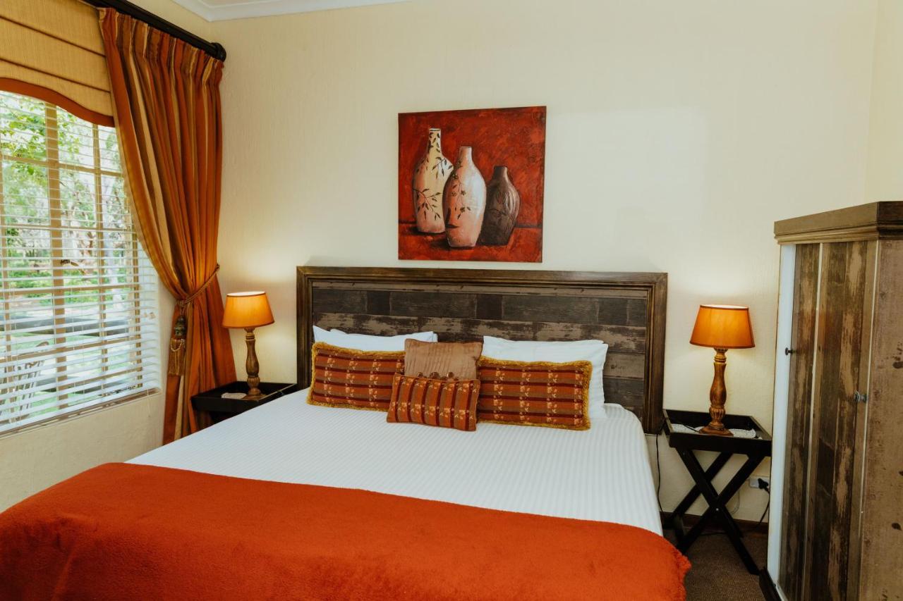 Boubou Bed And Breakfast Рустенбург Екстериор снимка
