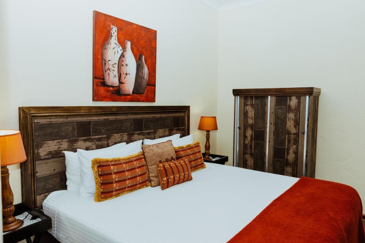 Boubou Bed And Breakfast Рустенбург Екстериор снимка